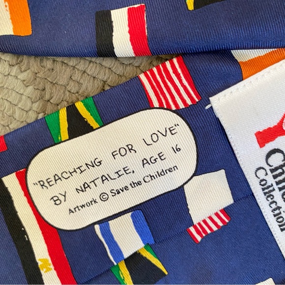 SAVE THE CHILDREN Neck Tie "Reaching For Love" International Peace Flags Peace - Picture 3 of 8